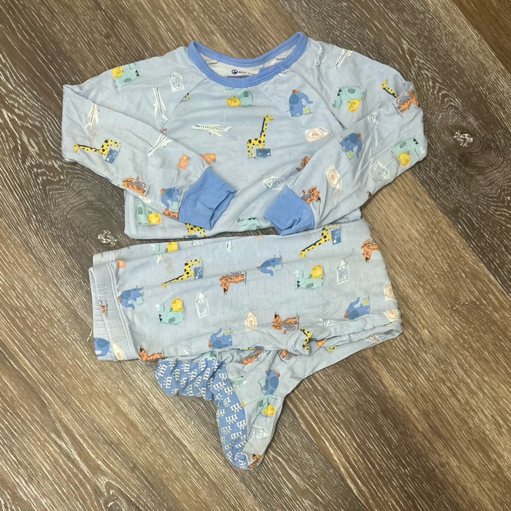 EXCELLENT CONDITION Magnetic Me Kids Pajamas with Animal Print